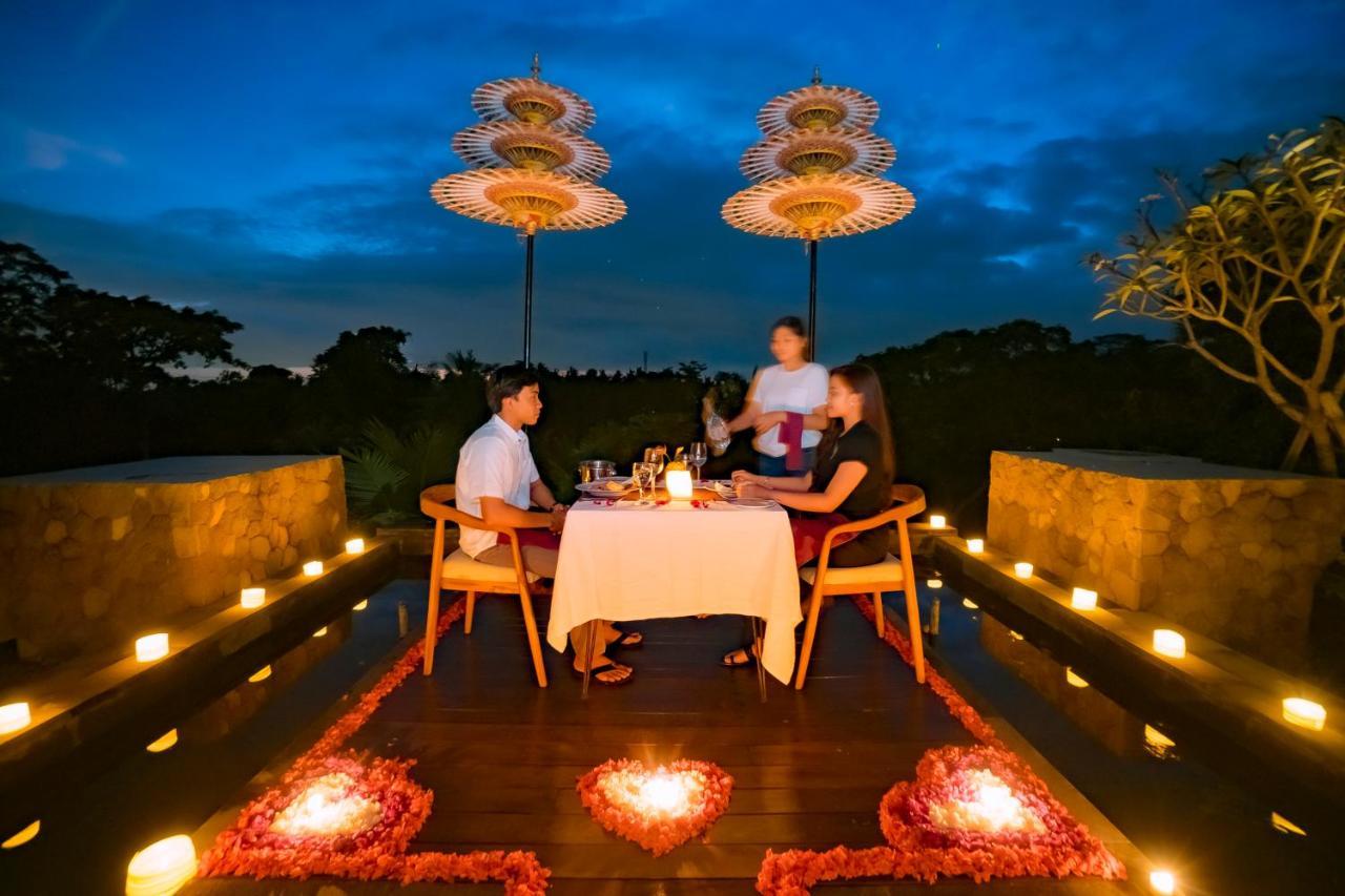 Weda Cita Resort And Spa By Mahaputra Ubud Exterior foto Romantic dinner at a resort in Bali, Indonesia